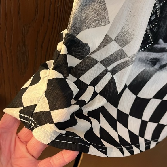 Brand Removed long sheer blouse of a lady and butterfly on the front. Size M/L - Picture 5 of 12